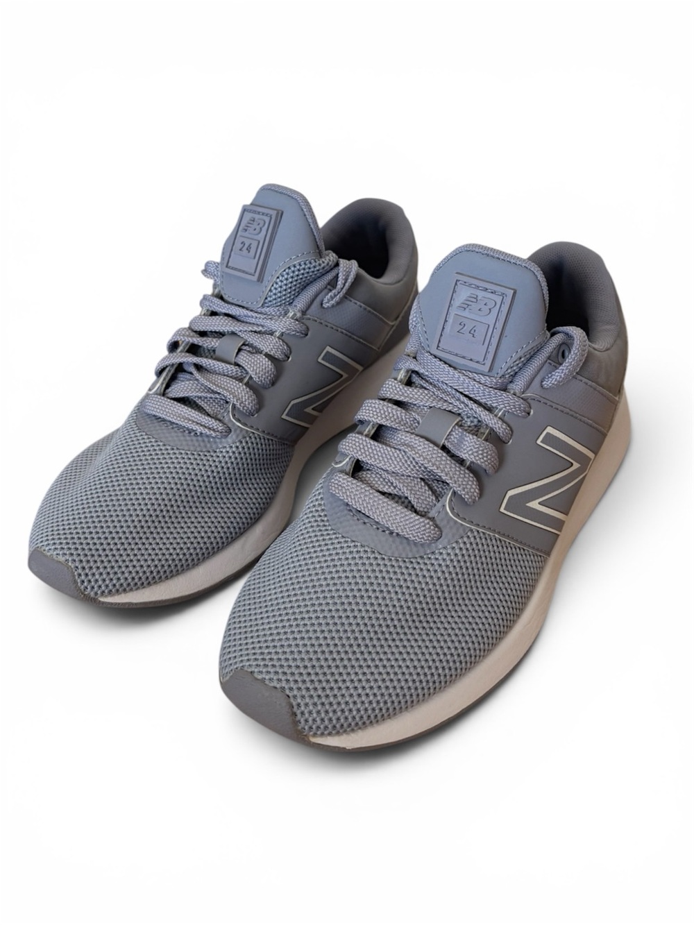 New Balance 24 Sneaker women’s 6.5 lavender gym running cushioned